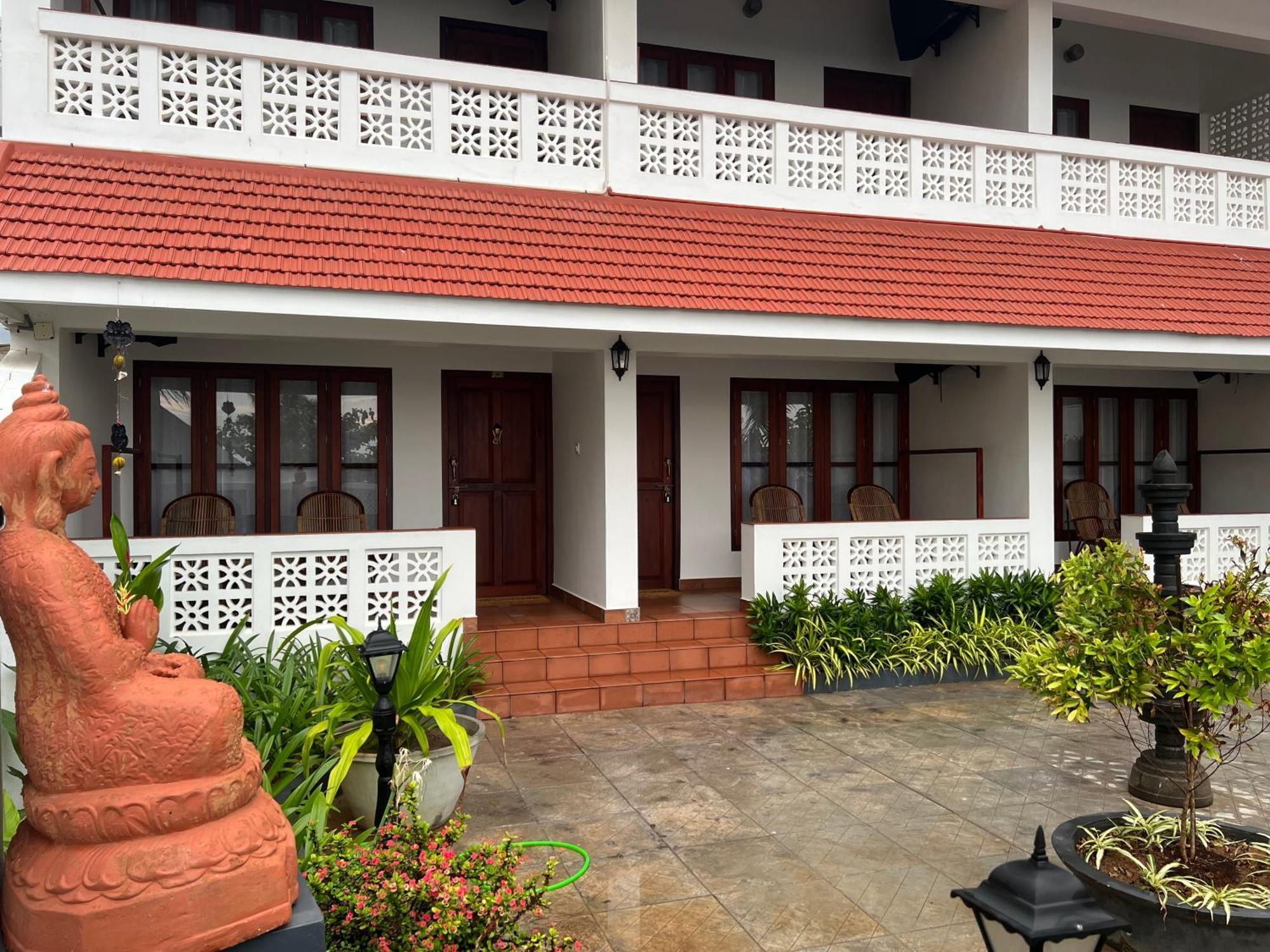 Buddha Beach Hotel โกวาลัม ภายนอก รูปภาพ